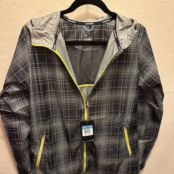 Nike running jacket brand new. - Picture 2 of 3
